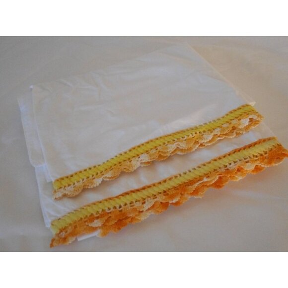 Vintage orange crocheted edge trim Standard Pillowcase USA Fieldcrest - Picture 1 of 6